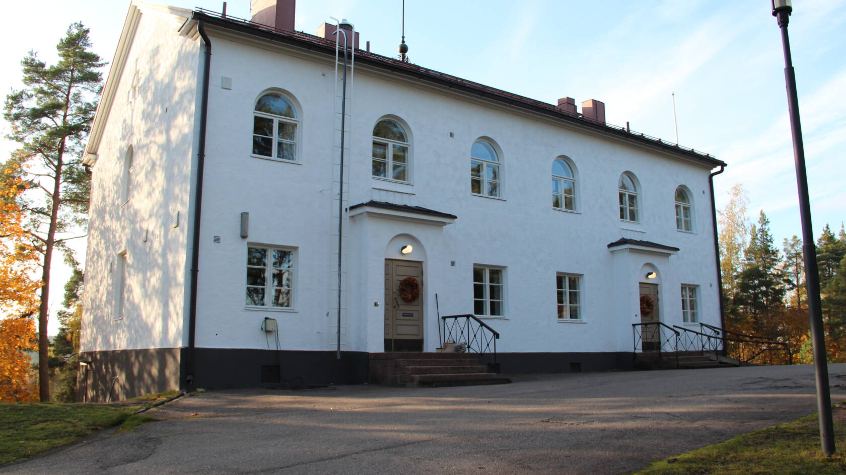 Helilän seurakuntatalo ulkoa päin.