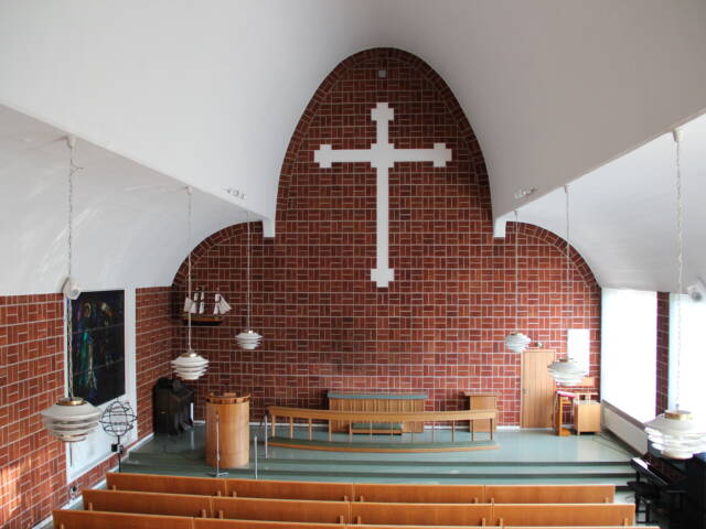 Kirkon sisätila.